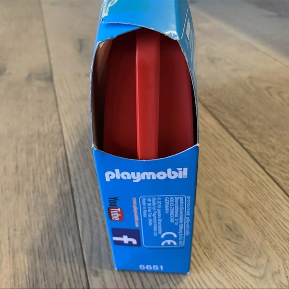 New Playmobil CITY ACTION Fire Rescue Carry Case #5651 36 Pieces Great Gift 4+ - Picture 3 of 6